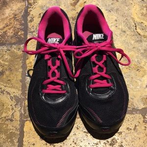 Nike Reax Running Shoes. Black and Pink